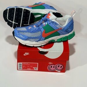 Nike Vomero 5 size 7 y or 8.5 women’s